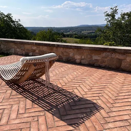 Les Noyers Bed & Breakfast 3*